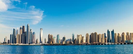 Proyek Budaya dan Hiburan: Investasi dalam proyek budaya dan hiburan meningkatkan daya tarik Dubai sebagai kota global.