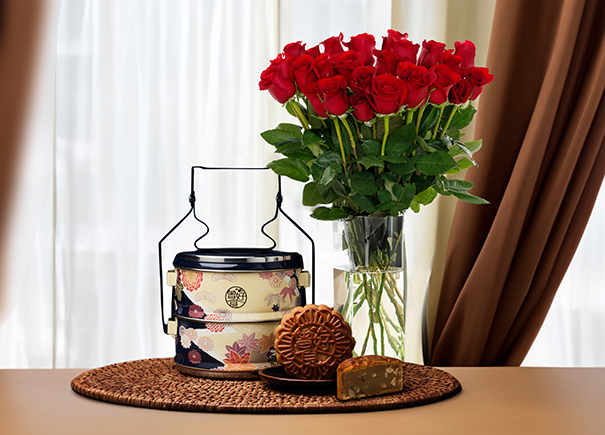 24 luxurious long-stemmed roses, paired with mooncakes by Chang Ho Sek, known for their innovative flavours, and made with less sugar so everyone can get more than a taste.