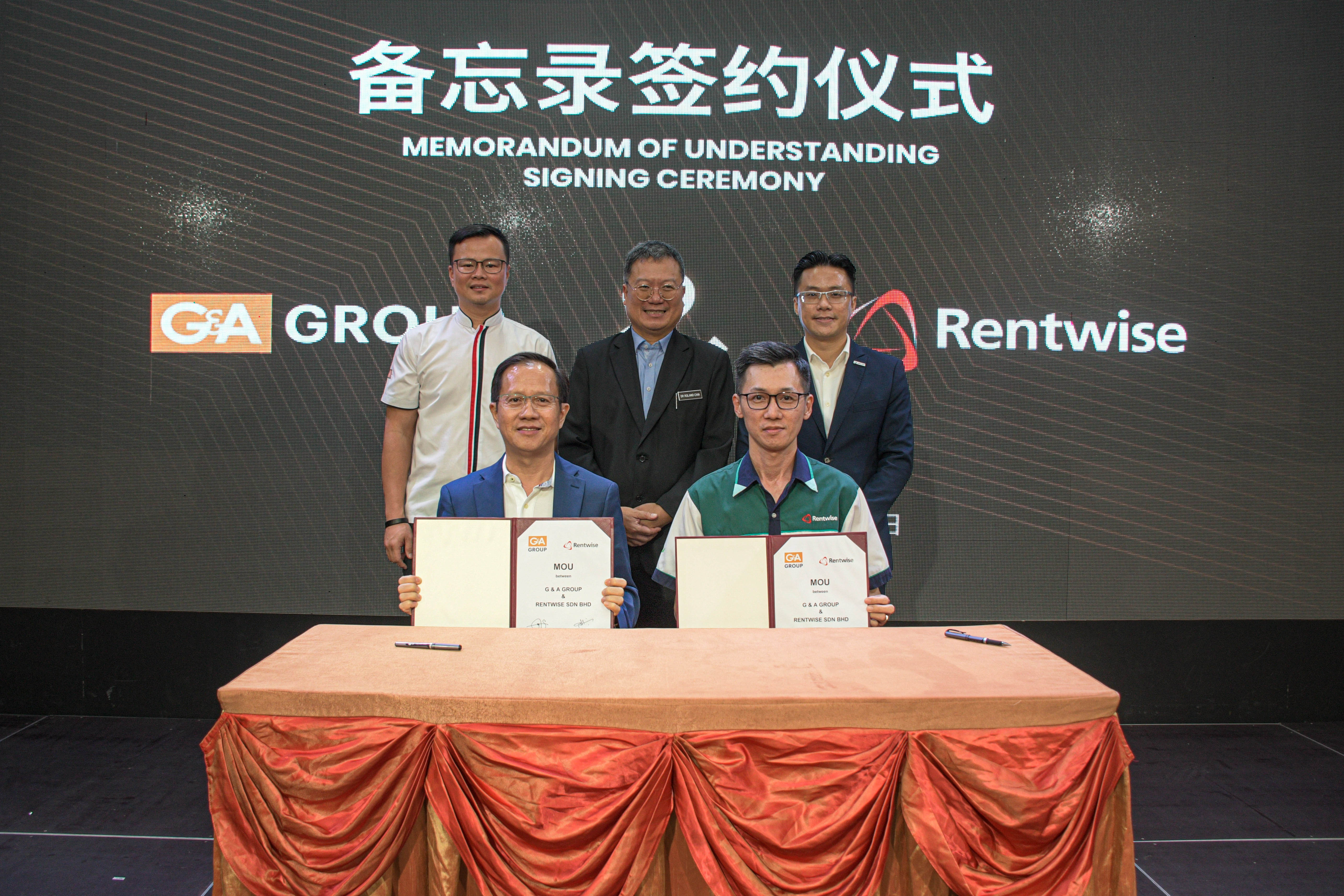 Dato George Lim (seated, left) and Lanz Boo (seated, right) signed a Memorandum of Understanding, witnessed by Datuk Roland Chia Ming Shen (standing, middle), Mr. Patrick Chiam (standing, left), and Daniel Dea (standing, right)