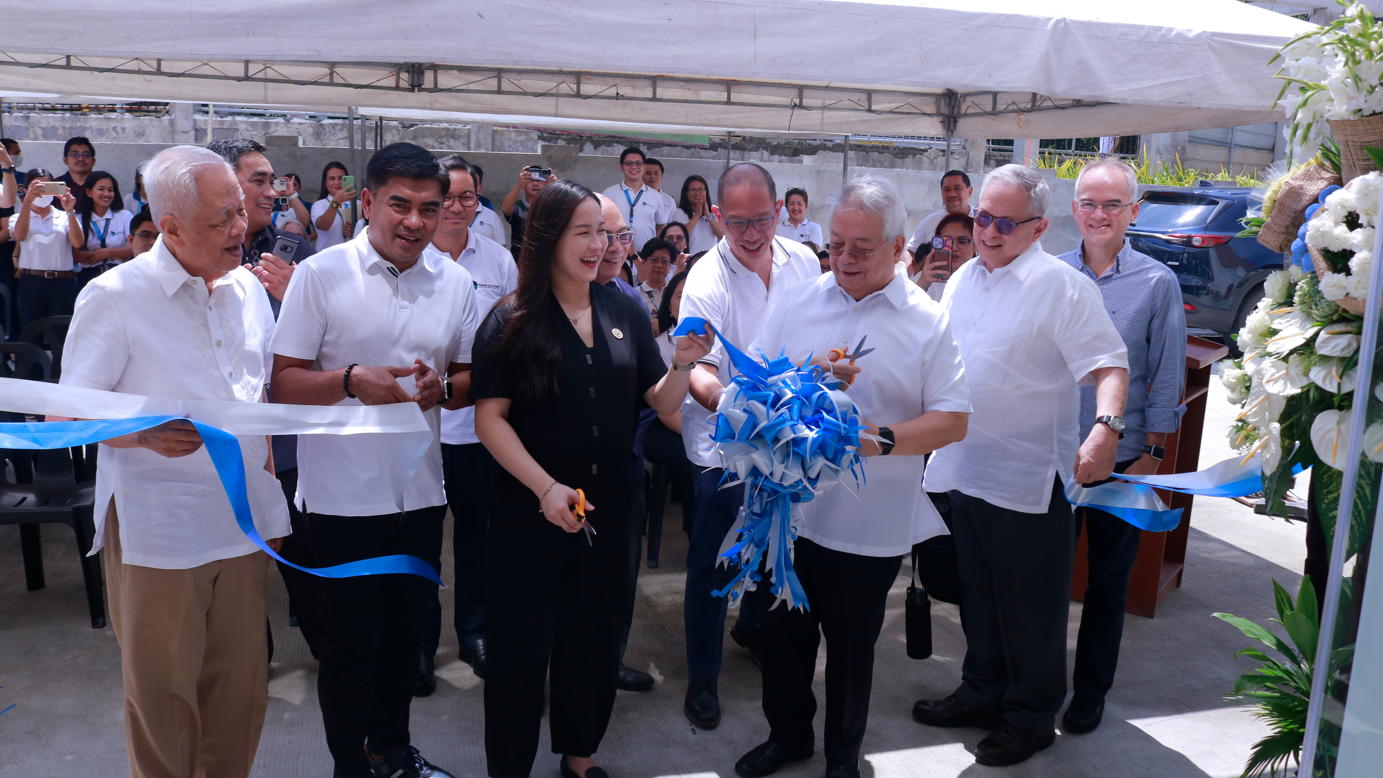 PHINMA Chairman and CEO Ramon R. del Rosario, Jr. at the ribbon cutting ceremony with PHINMA and PHINMA Education executives