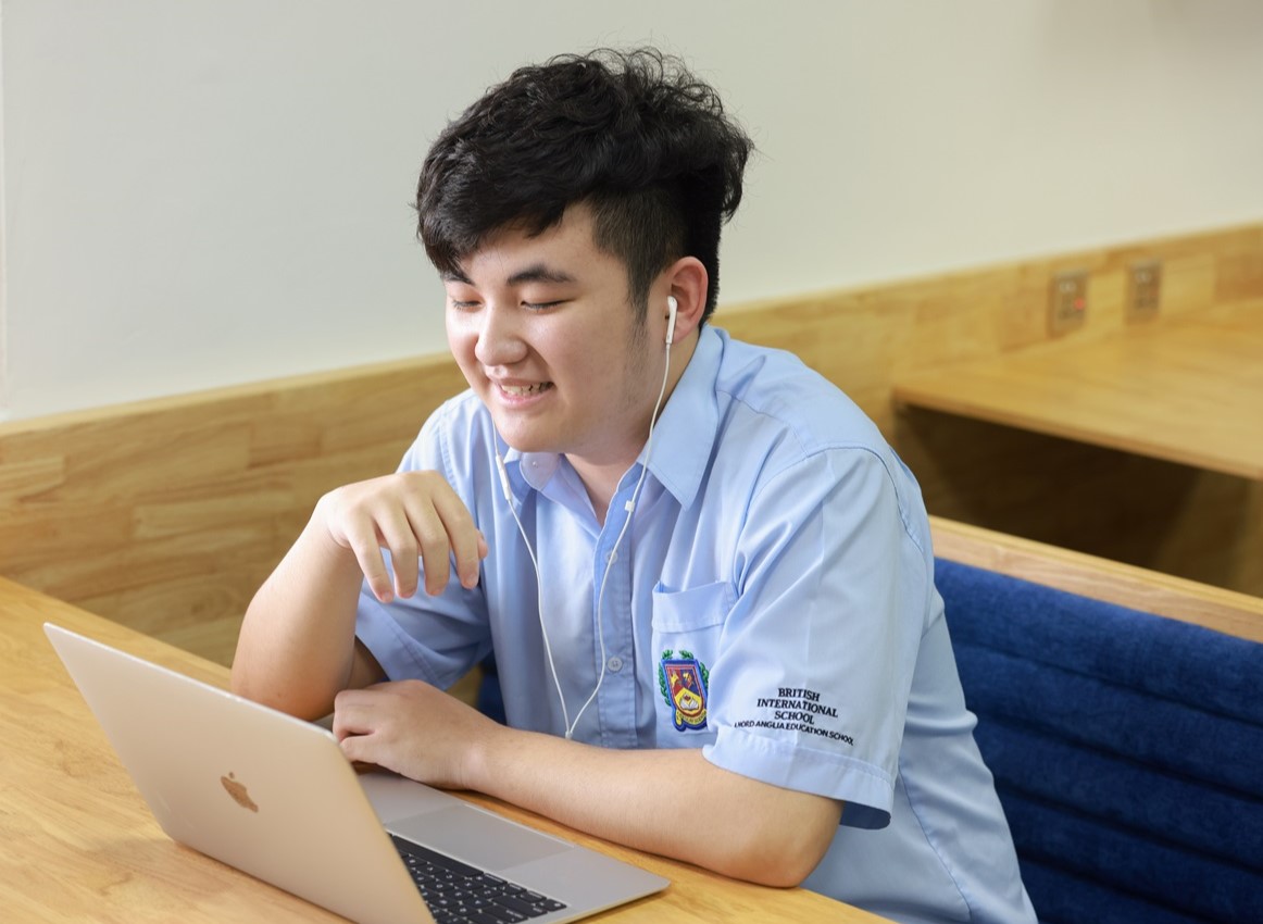 Học sinh BIS Hà Nội chủ trì các buổi học trực tuyến, tự soạn giáo án và điều chỉnh bài học để phù hợp với khả năng học tập của từng học viên của PNV.