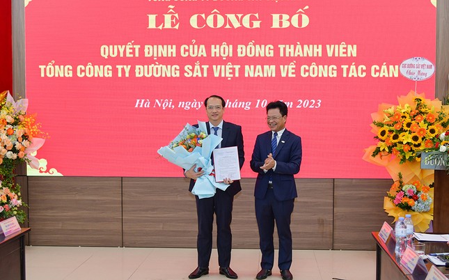 Announcement of the general director and deputy general director of Vietnam Railway Corporation