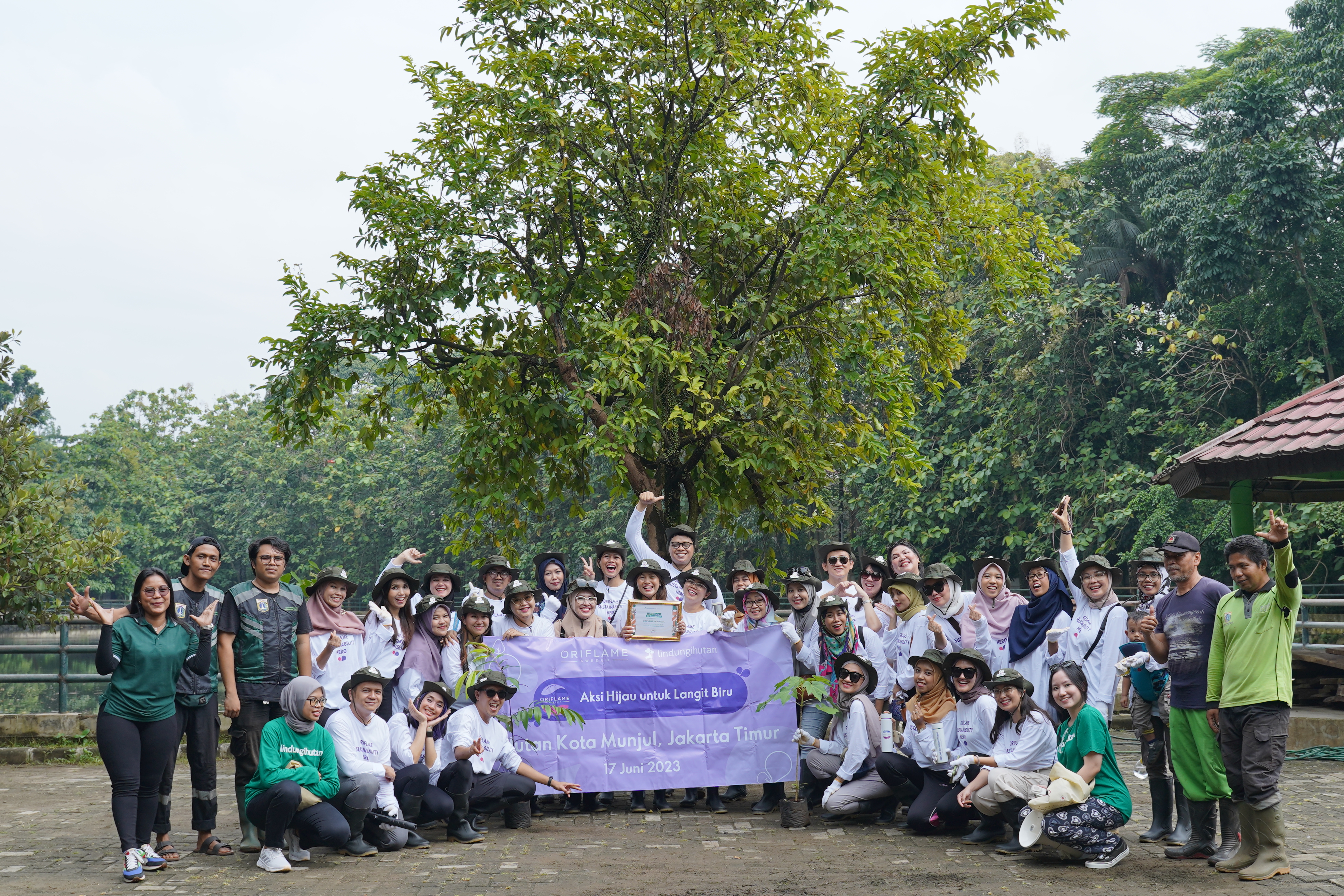 Ceremony Penanaman 1.000 Pohon Mangrove di Hutan Kota Munjul, Jakarta.