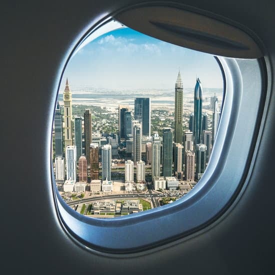 Program Visa Emas: Pengenalan Visa Emas telah menarik individu dan pengusaha dengan kekayaan bersih tinggi untuk berinvestasi di Dubai.