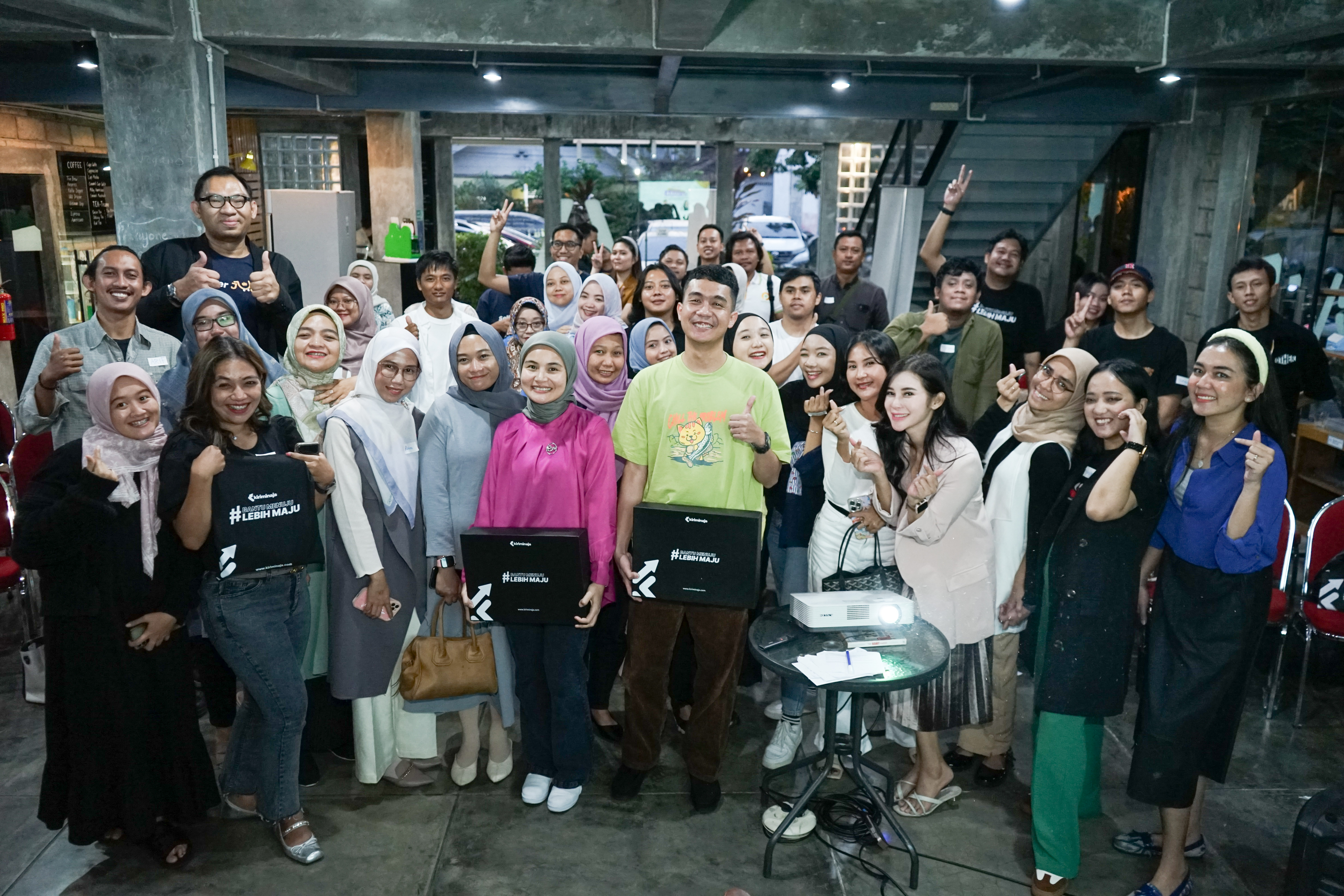 KiriminAja x Plugo: Bisnis Lebih Maju Jadi Juara dengan Strategi Brand Lokal Penuh Akal