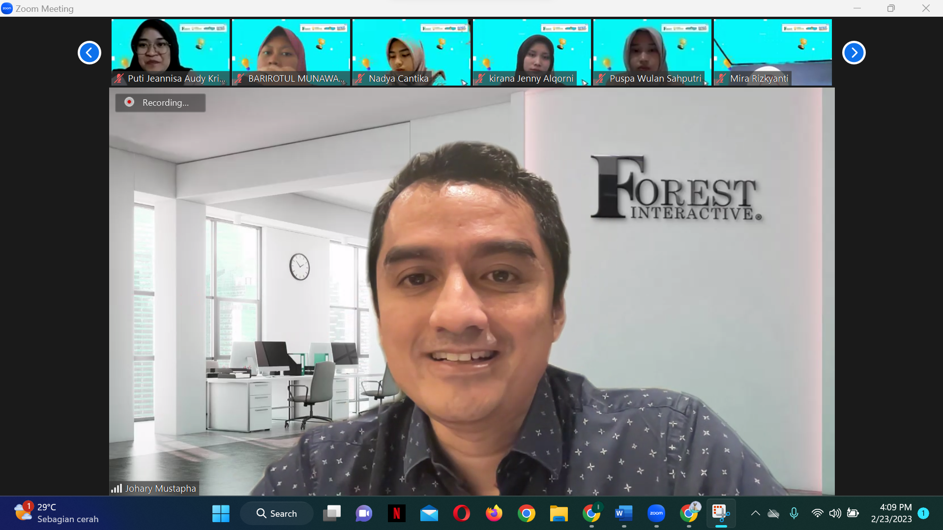CEO Forest Interactive, Johary Mustapha saat mengisi general lecturer di #seKODlah x Kampus Merdeka Batch # 4