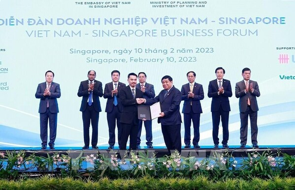 Mr. Danny Le, CEO of Masan Group receives investment registration certificate 