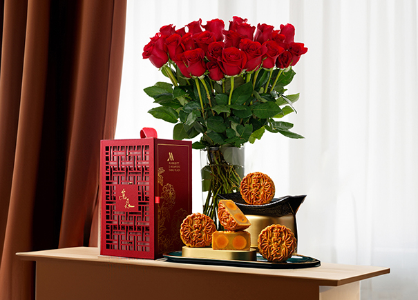 24 luxurious long-stemmed roses, paired with mooncakes baked by the culinary team from renown Marriott Tang Plaza Hotel.