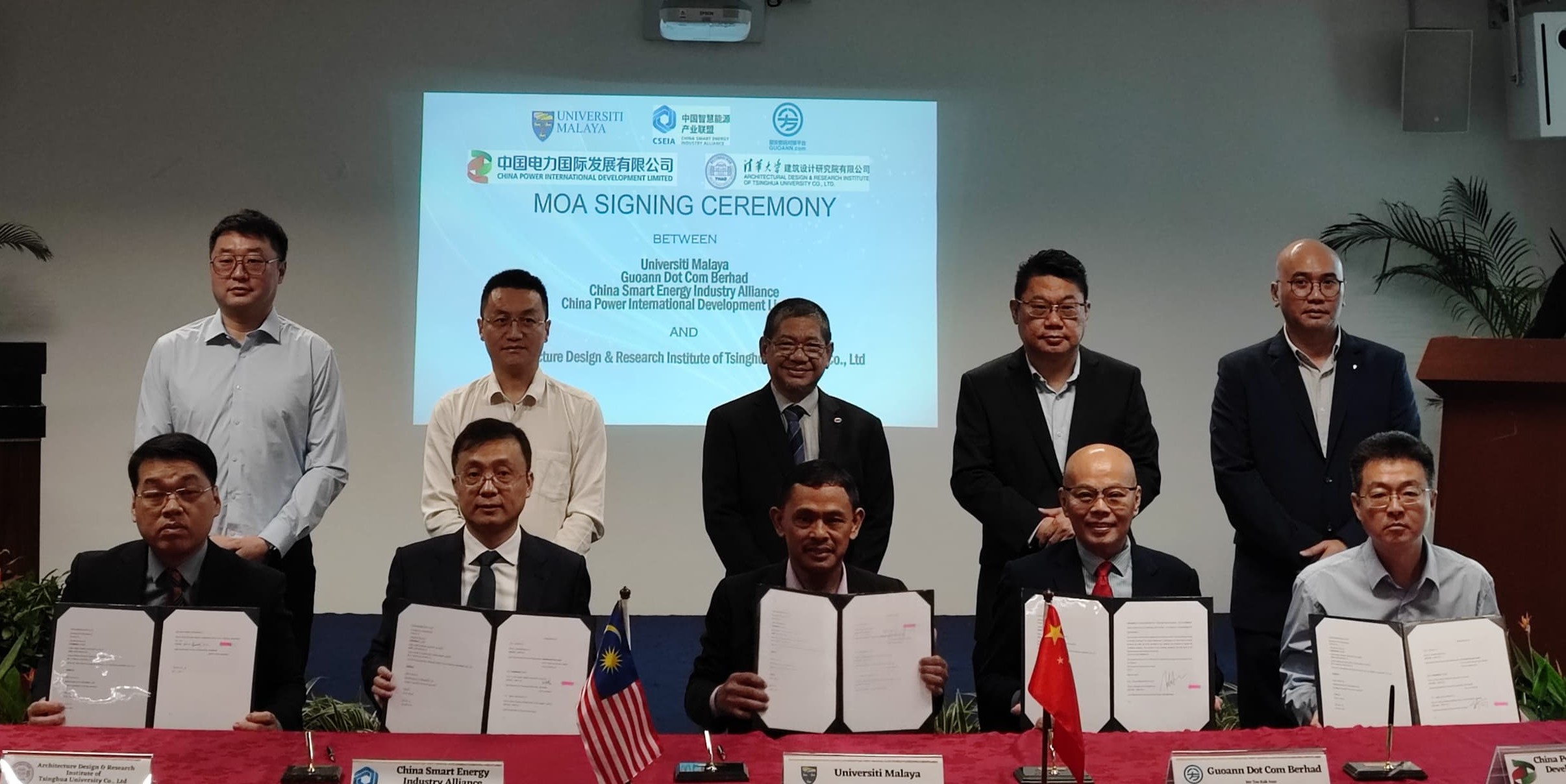 (From left) Professor Borong Lin - Deputy Dean School of Architecture of Architecture Design & Research Institute of Tsinghua University, Mr. Shi Chun - Vice Chairman of China Smart Energy Industry Alliance, Professor Ir. Dr. Kaharudin Dimyati - acting as the representative of Universiti Malaya Vice Chanselor, Mr. Teo Kok Ann - CEO of Guoann Dot Com Berhad and Mr. Lu Xiang – Deputy General Manager of China Power International Development Limited.