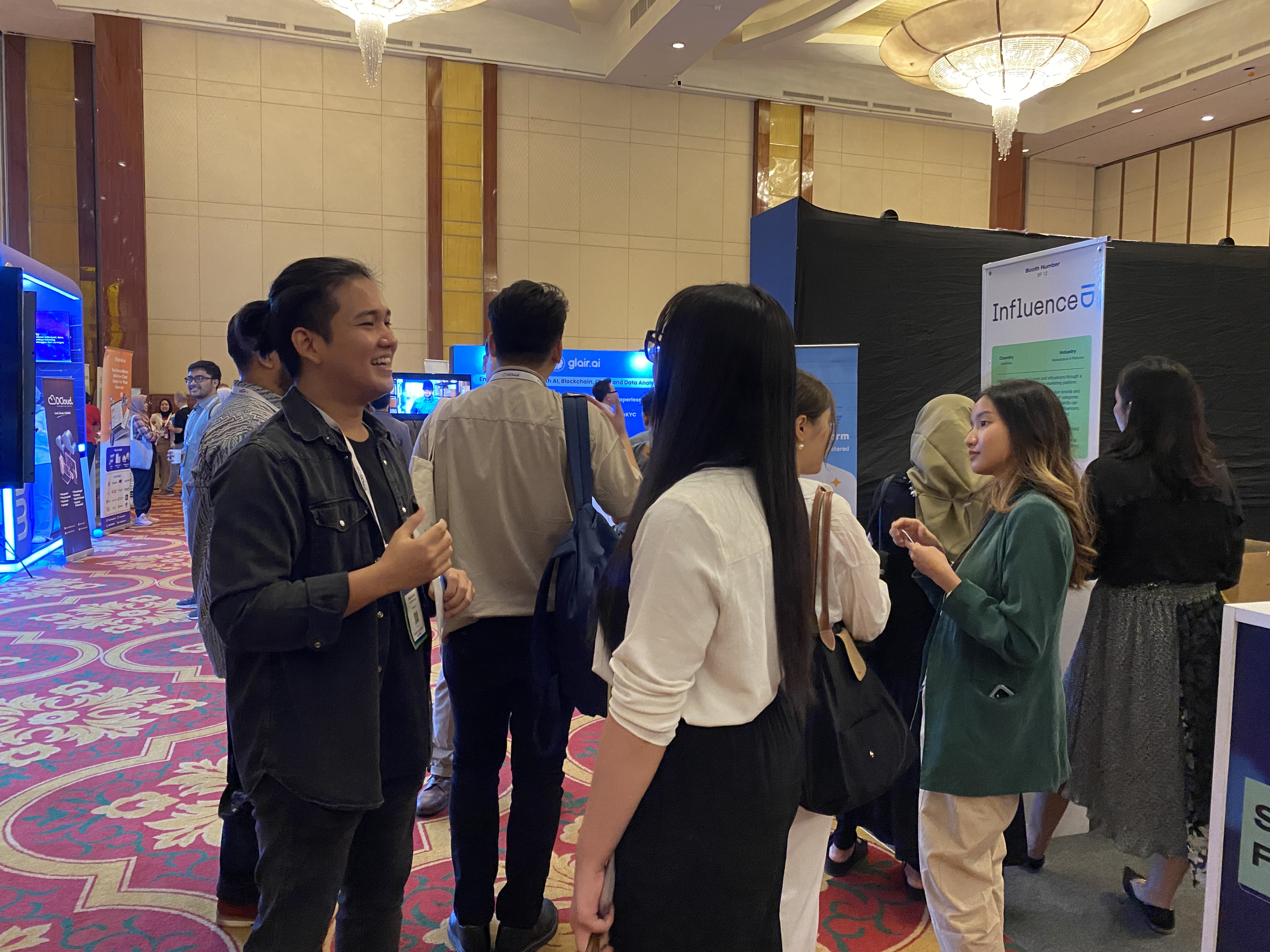 Keseruan booth Influence ID di Tech In Asia Conference 2023