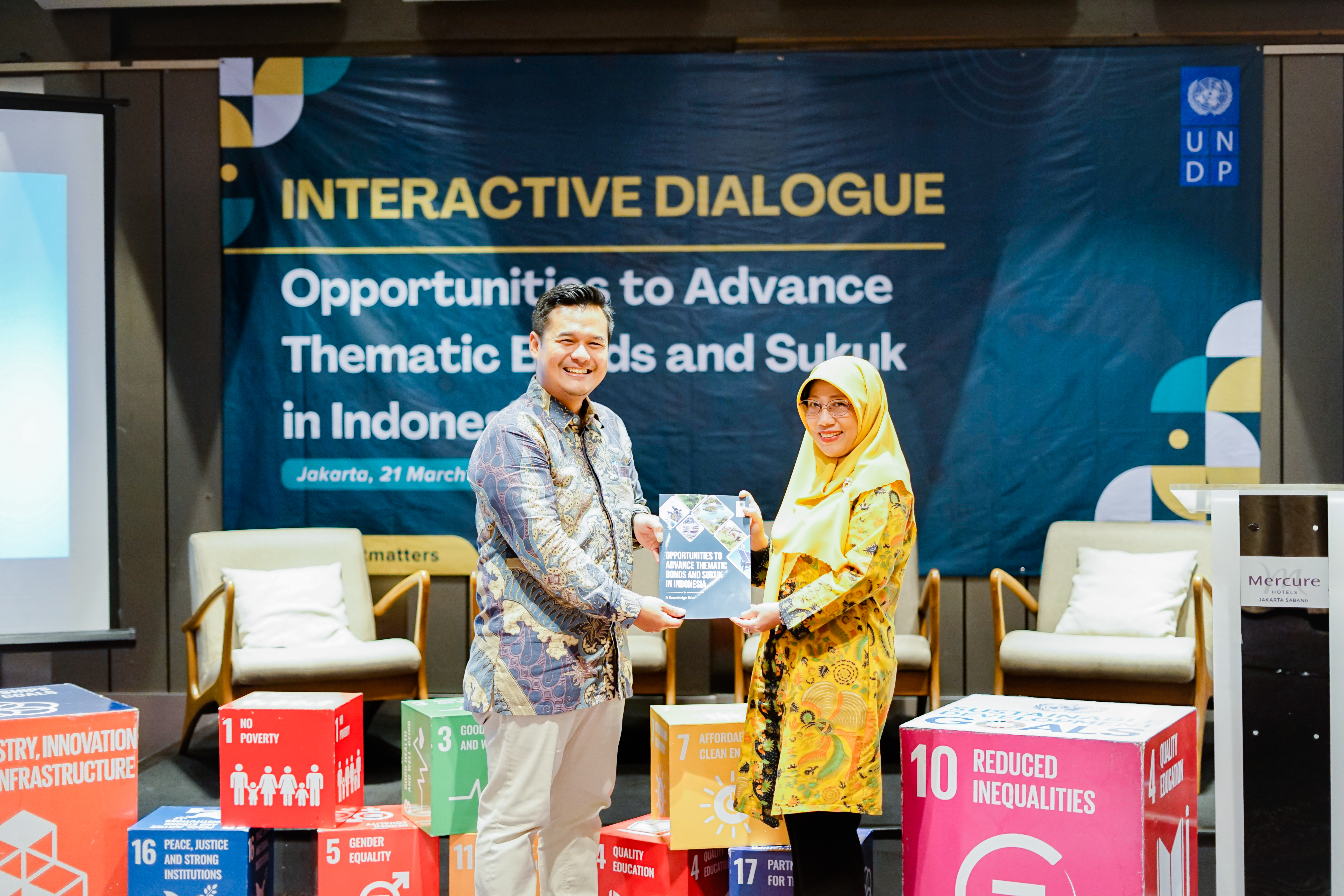 Muhammad Didi Hardiana dan Dien Sukmarini dalam kegiatan dialog interaktif